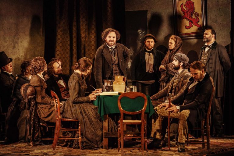 «Young Marx», απευθείας από το Bridge Theatre του Λονδίνου, στο Μέγαρο
