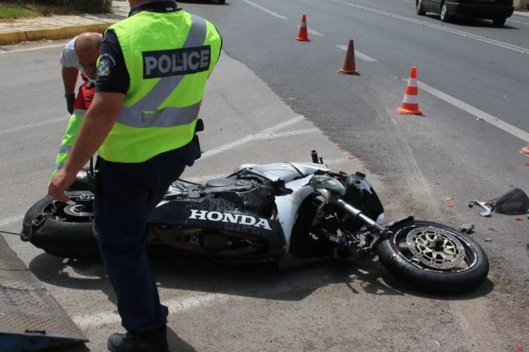 Τροχαίο ατύχημα στους Αμπελόκηπους με εγκατάλειψη