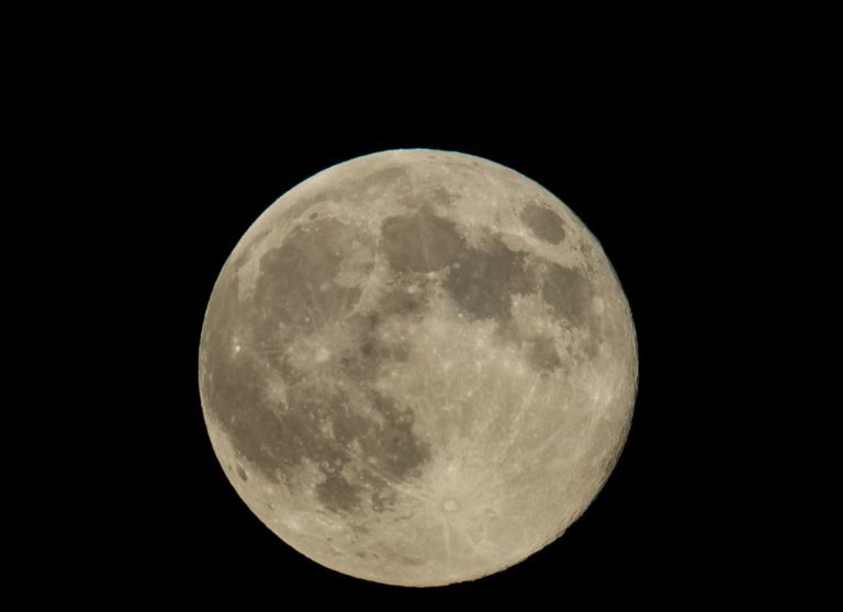 Έρχεται η υπερ-Σελήνη, με τη μεγαλύτερη και φωτεινότερη πανσέληνο του 2017