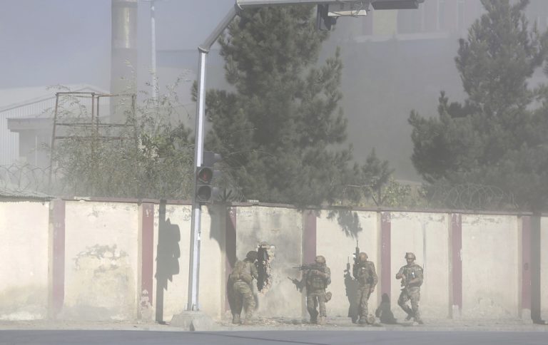 Ένας νεκρός από εισβολή ενόπλων σε τηλεοπτικό σταθμό στην Καμπούλ