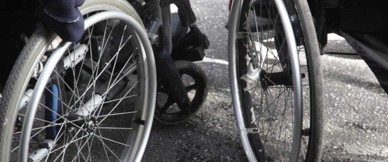 Παράταση συντάξεων αναπηρίας για ένα εξάμηνο μέχρι την ιατρική κρίση των ΚΕΠΑ