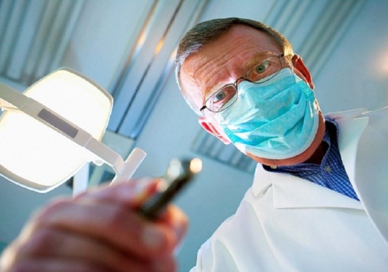 Στο στόχαστρο του ΟΣΘ τα παράνομα ινστιτούτα λεύκανσης δοντιών