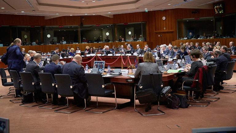 Ecofin: Oι τράπεζες να στηρίξουν νοικοκυριά και επιχειρήσεις