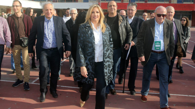 Εκλογές Κεντροαριστερά: Φώφη Γεννηματά και Νίκος Ανδρουλάκης περνούν στον β’ γύρο