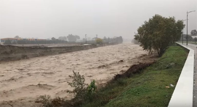 Παραμένουν τα προβλήματα από τα νερά στο δήμο Αλεξάνδρειας