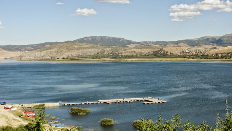 Αμύνταιο: Με φυτοπλακτόν γέμισε η λίμνη Βεγορίτιδα