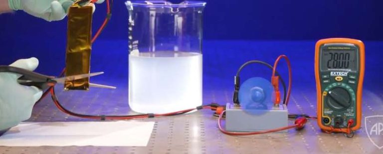 Μια πολύ ανθεκτική και ασφαλή μπαταρία λιθίου-ιόντων δημιούργησαν επιστήμονες στις ΗΠΑ
