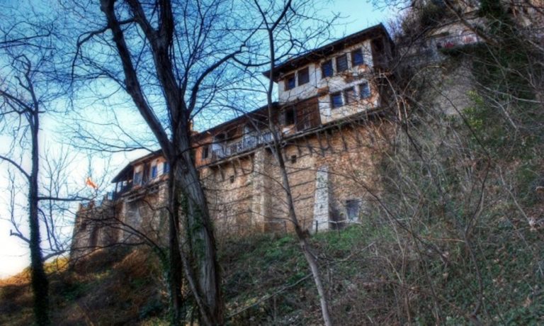 Σώος ανασύρθηκε κάτω από βράχο μοναχός στη Βέροια
