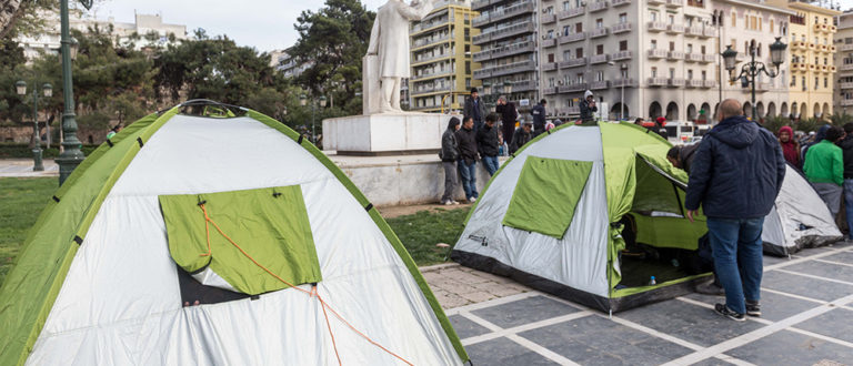 Πρόσφυγες διαμαρτύρονται στην πλατεία Αριστοτέλους