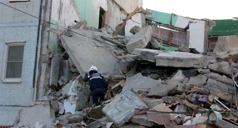 «Νεκροί και τραυματίες» από κατάρρευση κτιρίου στη Ρωσία
