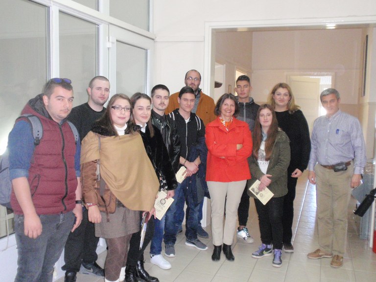 Σπουδαστές ΙΕΚ δημοσιογραφίας στην ΕΡΤ Λάρισας
