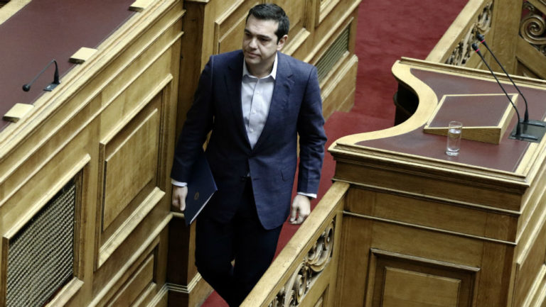 Κόντρα για το αίτημα αναβολής της συζήτησης στη Βουλή (video)