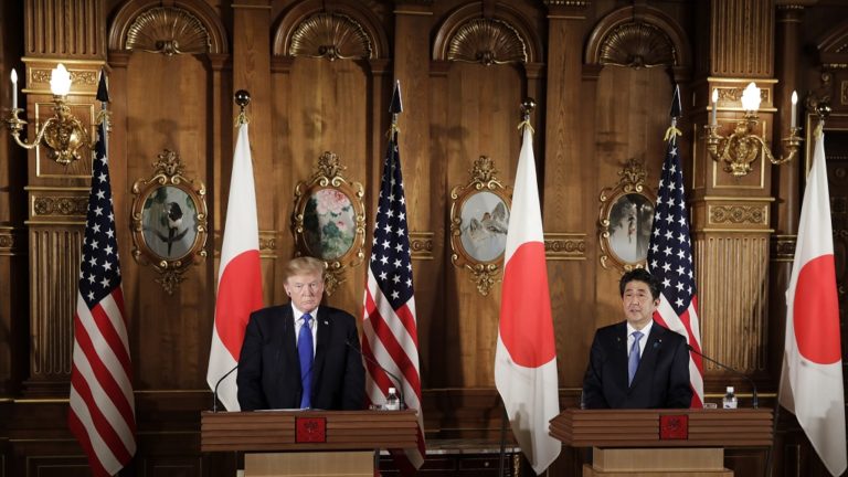 Ιαπωνία: Σύμπνοια Άμπε – Τραμπ για μέγιστη πίεση στη Β. Κορέα