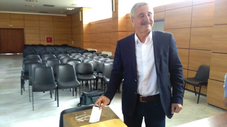 Ψήφισε στο Άργος ο Γιάννης Μανιάτης