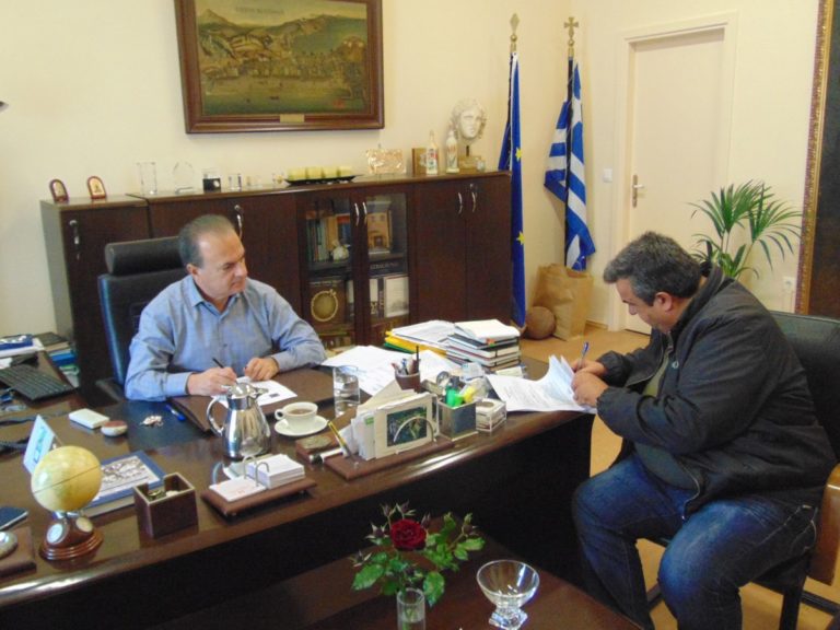 Ρέθυμνο: Μνημόνιο συνεργασίας για την κατασκευή δύο γηπέδων μπάσκετ