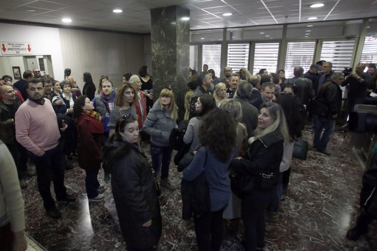 Προσλήψεις και όχι απολύσεις απαιτούν ΟΕΝΓΕ, ΕΙΝΑΠ και ΠΟΕΔΗΝ (video)