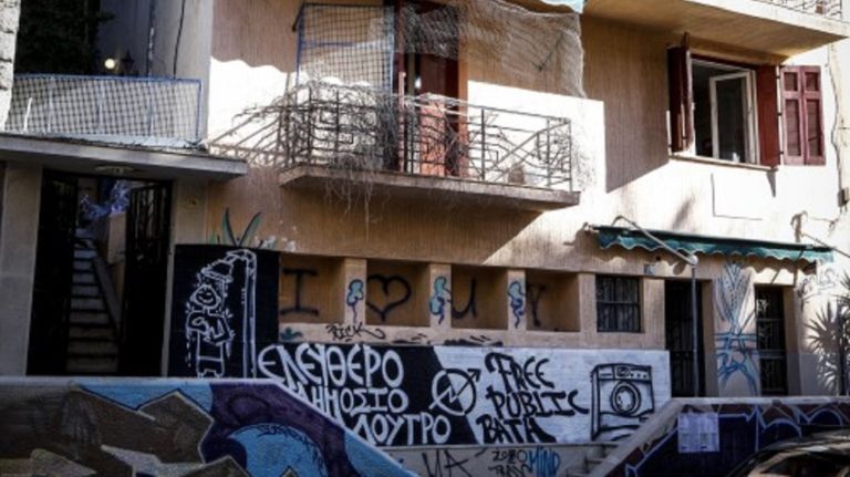 Εξάρχεια: Επέμβαση της ΕΛ.ΑΣ. για εκκένωση υπό κατάληψη κτηρίου