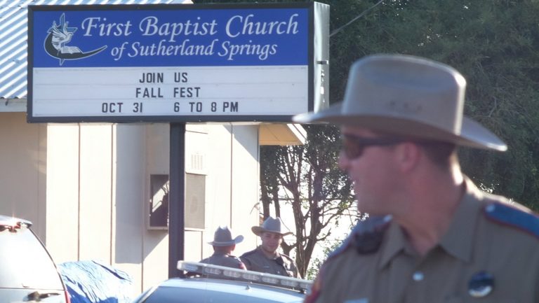 ΗΠΑ: 26 οι νεκροί από την επίθεση ενόπλου σε εκκλησία στο Τέξας