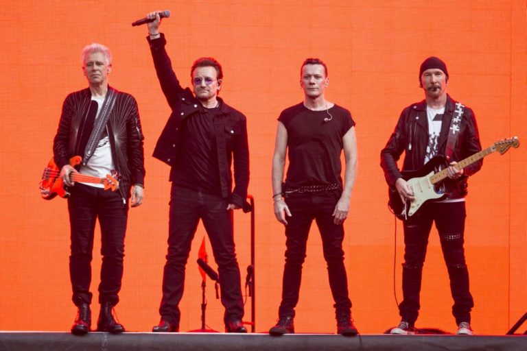 Συναυλία “έκπληξη” σε μετρό του Βερολίνου πραγματοποίησαν οι U2