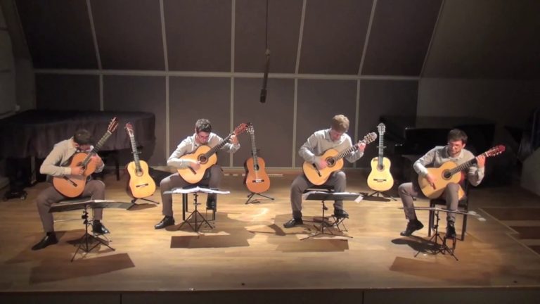 Live συναυλία των «Guitar 4 – Tune» στο Στούντιο Ε