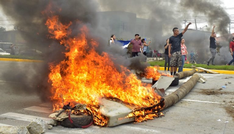 Αναταραχή στην Ονδούρα – Μαζικές διαδηλώσεις, σφοδρές συγκρούσεις