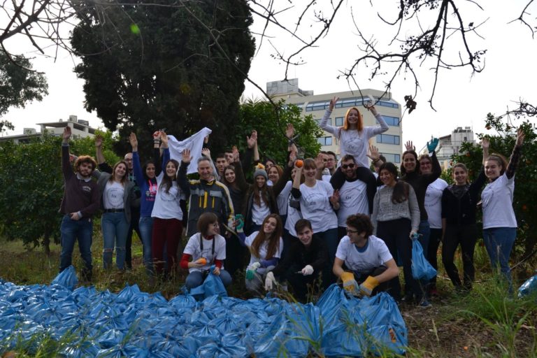 Φοιτητές του Γεωπονικού Πανεπιστημίου στηρίζουν τον Κόμβο Αλληλοβοήθειας Πολιτών