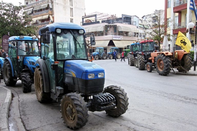 Συσκέψεις και συλλαλητήριο με τρακτέρ στα Φάρσαλα