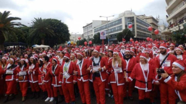 Χανιά: Χιλιάδες Αγιο-Βασίληδες «πλημμύρισαν» την πόλη