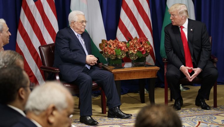 Την πρόθεσή του να μεταφέρει την πρεσβεία των ΗΠΑ στην Ιερουσαλήμ ανακοίνωσε ο Τραμπ στον Αμπάς