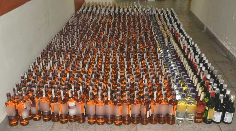 Βούλγαρος συνελήφθη όταν μετέφερε λαθραία 1.240 φιάλες αλκοολούχων ποτών