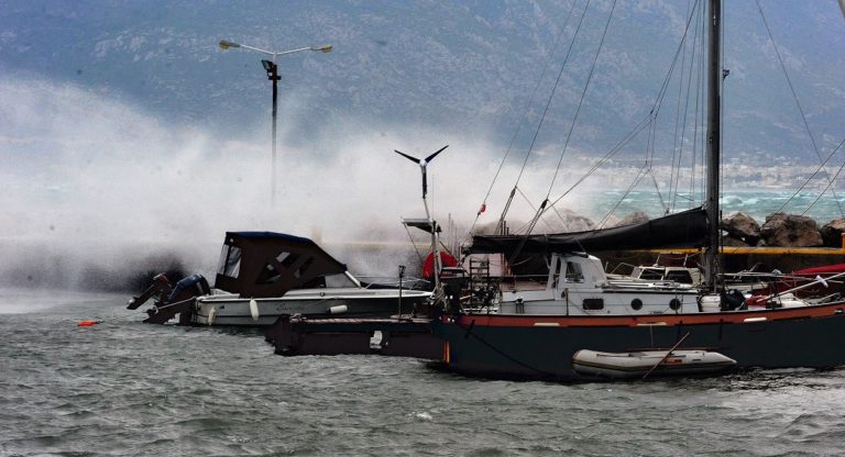 Μικροπροβλήματα σε ακτοπλοϊκά δρομολόγια εξαιτίας ισχυρών νοτιάδων