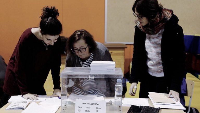 Διχασμένοι οι Καταλανοί προσέρχονται σήμερα στις κάλπες (video)