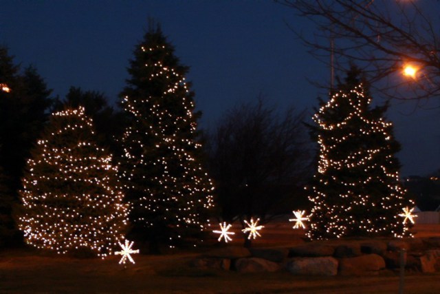 Ανάβουν τα φώτα των Χριστουγεννιάτικων δέντρων του δήμου Πυλαίας-Χορτιάτη