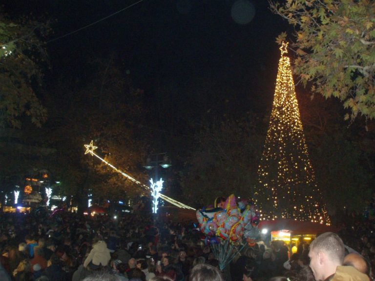 Πρεμιέρα Χριστουγεννιάτικων εκδηλώσεων στην κεντρική πλατεία