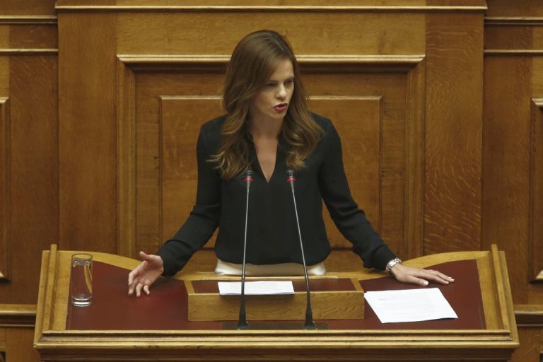 Βολές Αχτσιόγλου για «κανιβαλικό σύστημα εργασιακής ζούγκλας»