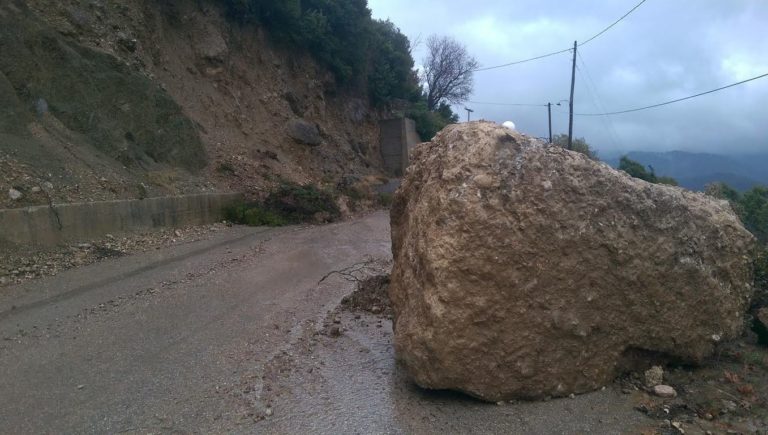 Κατολισθήσεις στο παραλιακό μέτωπο του δήμου Αγιάς