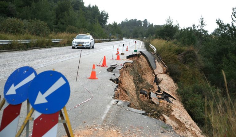 Προβλήματα από τις έντονες βροχές σε Ήπειρο και Ιόνια νησιά-Σε επιφυλακή στον Έβρο