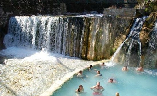 Πόλος έλξης τα γαλανά νερά στο Λουτράκι Αριδαίας (video)