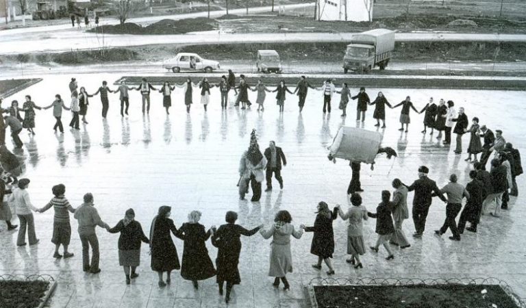 Η καλή χέρα, η πέτρα, το ρόδι και η ασκελετούρα, τα πρωτοχρονιάτικα έθιμα στην Κρήτη