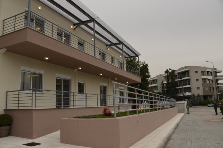 Οκτώ κατοικίες σε στελέχη των Ενόπλων Δυνάμεων παρέδωσε ο υπουργός Άμυνας στη Θεσσαλονίκη
