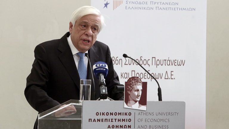 Παυλόπουλος: Τεράστιο το πρόβλημα της φυγής των νέων στο εξωτερικό