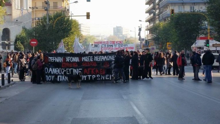 Εκατοντάδες άτομα στην πορεία για τον Αλ. Γρηγορόπουλο στη Θεσσαλονίκη