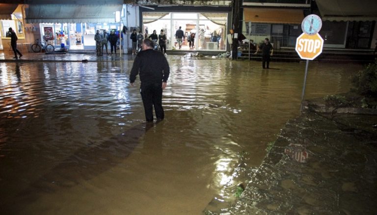 Έκτακτη ενίσχυση σε Αγρίνιο, Μεσολόγγι, Κόνιτσα και Πρέβεζα για τις καταστροφές