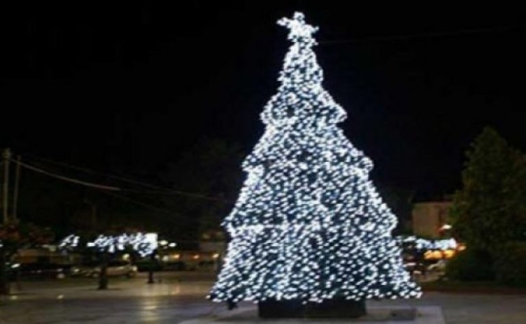 Άναμμα Χριστουγεννιάτικου δένδρου στην Γαλατινή