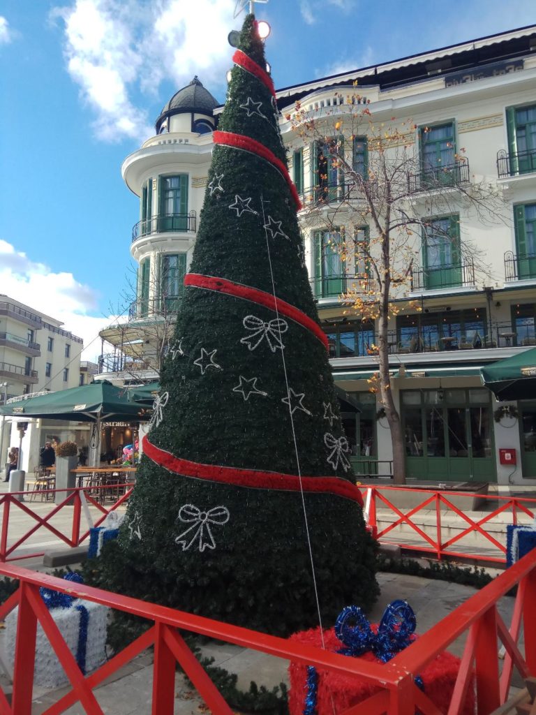 Κοζάνη: Φωταγώγηση δένδρου και “λευκή νύχτα”