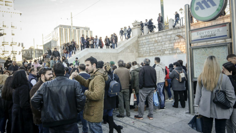 Έκλεισε ο σταθμός στο Σύνταγμα λόγω απεγκλωβισμού πολίτη