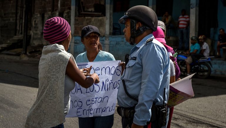 Βενεζουέλα: Στους δρόμους οι πολίτες για τις ελλείψεις σε χοιρινό κρέας