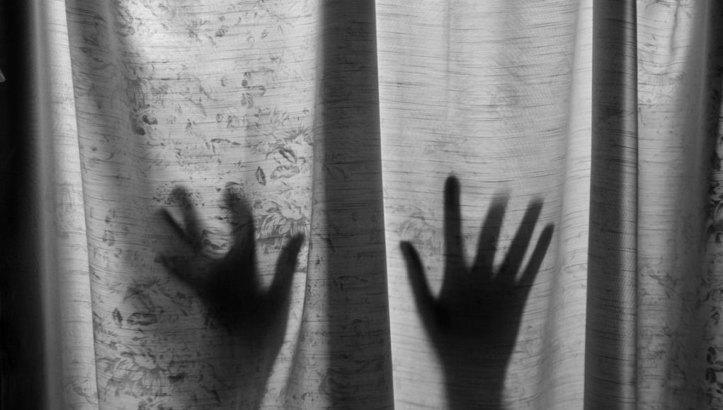 Δυτική Αττική: Βιασμός 15χρονης από 19χρονο σε ξενοδοχείο (video)