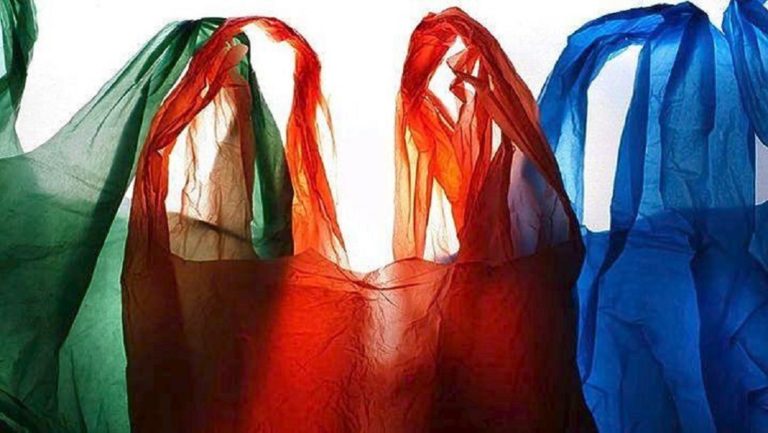 Τέλος η δωρεάν πλαστική σακούλα από τις αρχές του 2018