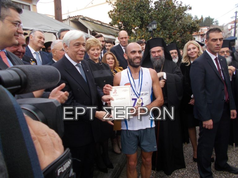 Στη μνήμη του ήρωα, με τη λάμψη του Προέδρου